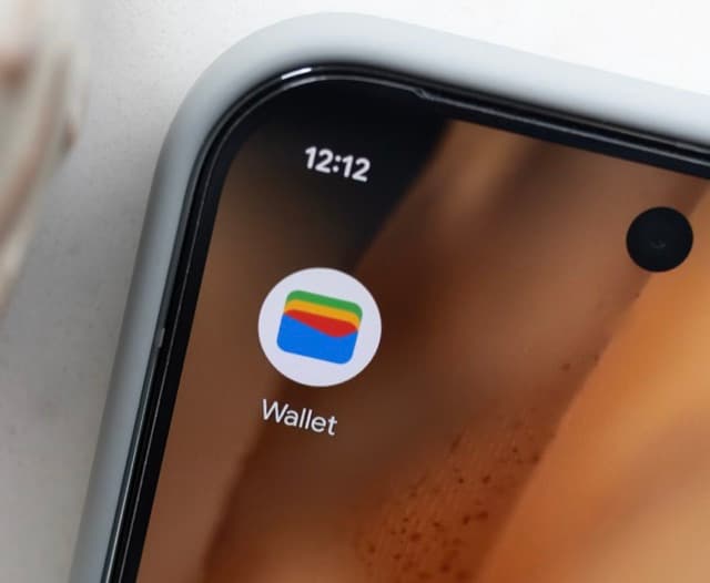 Google Wallet app icon on a supported Android phone